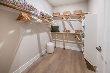 Closet shelving