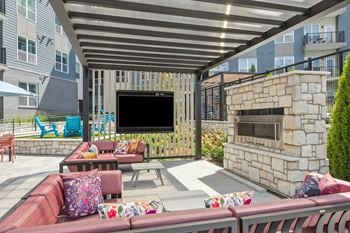 Fireplace lounge with fire pit and fire table
