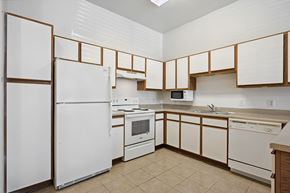 Houston apartment for rent - Kitchen appliances at Fallbrook Ranch in Houston TX