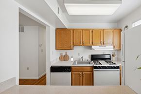 Arlington apartment for rent - Kitchen appliances at Patrick Henry Apartments Arlington VA
