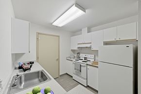 Lynnwood apartment for rent - Kitchen with appliances at Alderwood Court in Lynnwood WA
