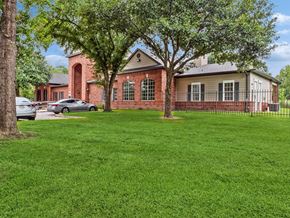 Conroe apartment for rent - Exterior of leasing center at Hollow Creek Apartments in Conroe TX