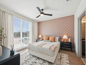 Houston apartment for rent - Bedroom with ceiling fan at Heights at 1520 Apartments in Houston TX