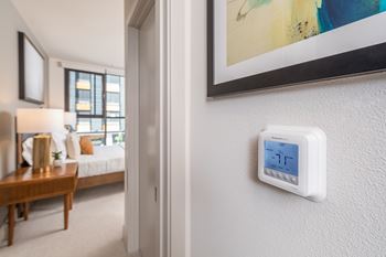 Air conditioning with a programmable thermostat