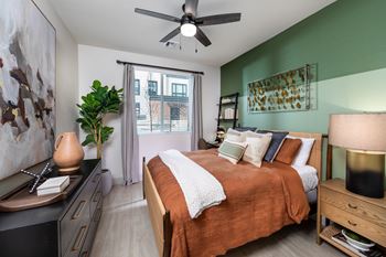 Ceiling fan with lighting