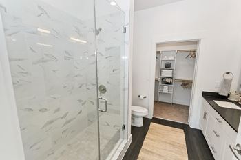 Floor-to-ceiling tiling