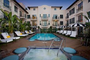 Los Angeles apartment for rent - Pool Royal Plaza
