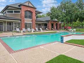 Conroe apartment for rent - Pool at Hollow Creek Apartments in Conroe TX