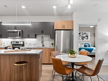 Kitchen island/breakfast bar with pendant lighting