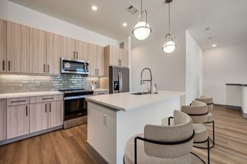 Kitchen island*