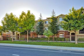Dixon apartment for rent - Lush landscaping at Bristol Apartment Homes in Dixon CA