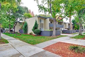 San Jose apartment for rent - Outdoor sidewalks at Trestles Apartments in San Jose CA