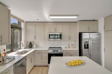 Edgewater apartment for rent - A kitchen with a bowl of lemons on the counter.