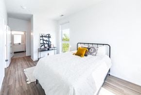 Detroit apartment for rent - a bedroom with a bed and a window