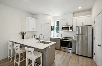 White kitchen with peninsula seating and subway tile backsplash