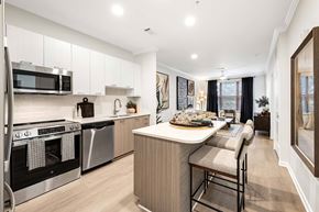 Atlanta apartment for rent - A modern kitchen with a dining table and chairs.