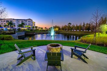 Outdoor firepit lounge