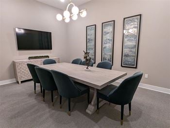 12 Office suites with reservable conference room