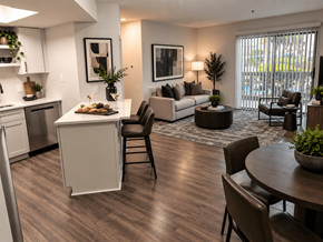Atlanta apartment for rent - A modern kitchen with a dining table and chairs.