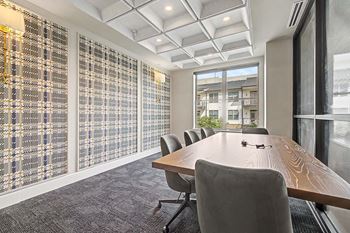 Conference rooms and individual work spaces with free wi-fi