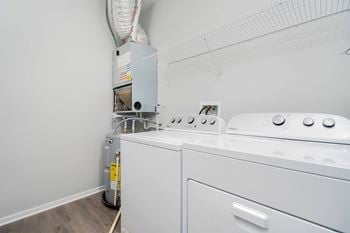 Full-sized in-unit washer & dryer