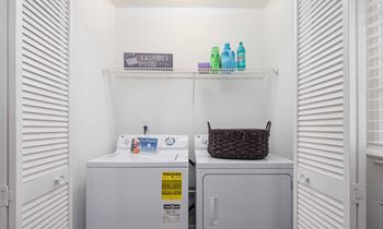 In-unit washer & dryer hookups