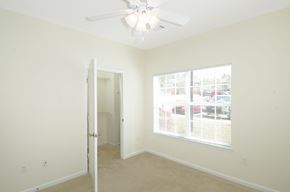 Columbus apartment for rent - bedroom with fan