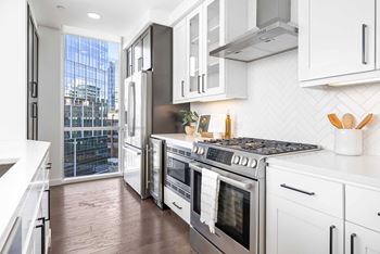 Chef-inspired gas cooking range