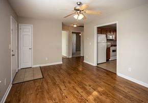 Fort Oglethorpe townhouse for rent - a living room with hardwood floors and a ceiling fan