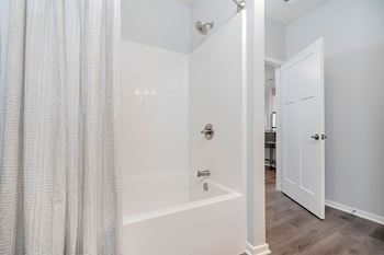 Tub/shower combination