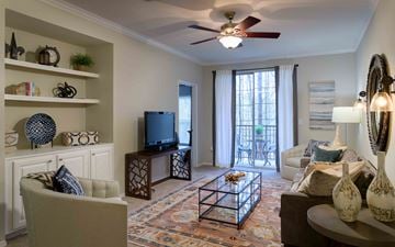 Alpharetta apartment for rent - a living room with a ceiling fan and a television
