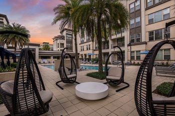 Indoor/ outdoor seating areas
