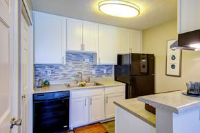Riverdale apartment for rent - Sutter Lake Apartments Kitchen