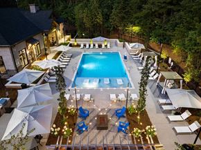 Acworth apartment for rent - a view of the pool from a hotel at night