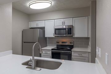 Sandy Springs apartment for rent - Waters Edge Apartments
