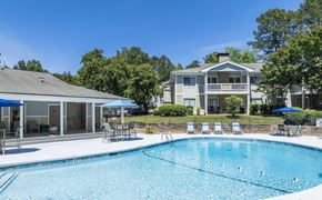 Columbia apartment for rent - A swimming pool in front of a house with a blue umbrella.