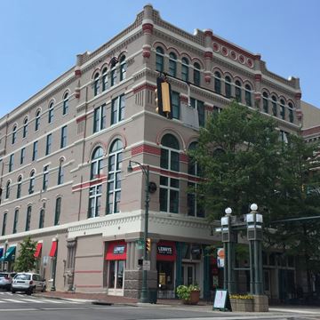 Memphis apartment for rent - a large building on the corner of a city street