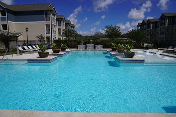 Resort-inspired swimming pool