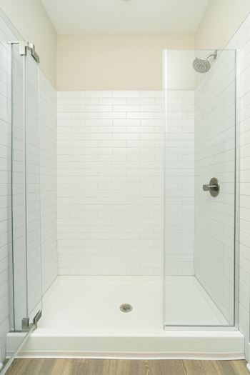 Walk-in showers with glass doors*