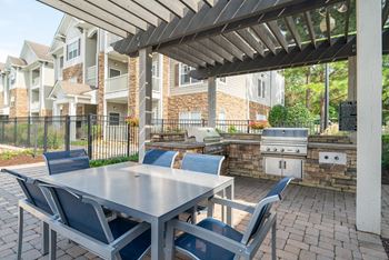 Outdoor grilling & picnic area