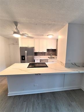 Honolulu condo for rent - A kitchen with a white countertop and a black cutting board.