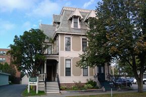Burlington apartment for rent - Exterior of victorian style McKenzie House apartment building