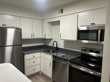Shawnee Mission apartment for rent - Westbrooke Glen