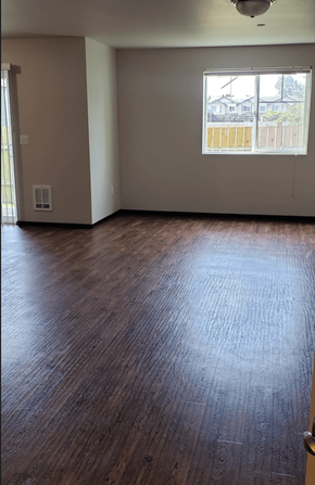 Sedro Woolley apartment for rent - an empty living room with wood floors and a window