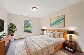 Lewis Center apartment for rent - Bedroom with Bed at Dooley's Orchard, Lewis Center, 43035