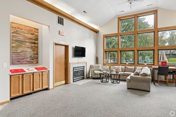 Blacklick townhouse for rent - A living room with a grey carpet and a fireplace.