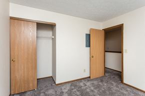 Delaware townhouse for rent - an empty bedroom with two doors and a closet