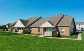 Sunbury apartment for rent - House Exterior with Lawn Area at Creekside Village, Sunbury, Ohio