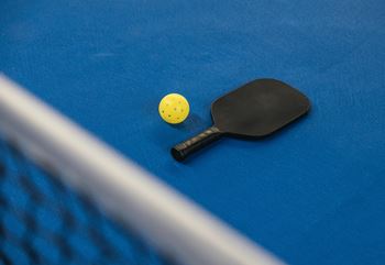 Paddle and a yellow ball 
