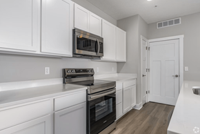 Columbus apartment for rent - Kitchen with quartz countertop, refrigerator, stove, oven, dishwasher, and microwave, of an apartment unit at Tiffany Flats in Columbus, OH.